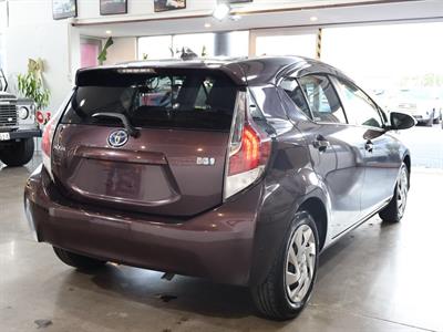 2015 Toyota Aqua - Thumbnail
