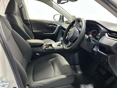 2019 Toyota RAV4 - Thumbnail