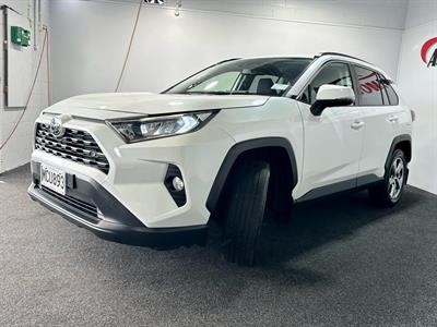 2019 Toyota RAV4 - Thumbnail