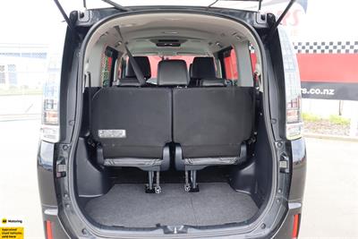 2014 Toyota Voxy - Thumbnail