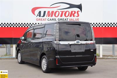 2014 Toyota Voxy - Thumbnail