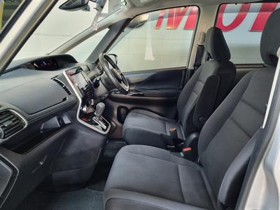 2017 Nissan Serena - Thumbnail