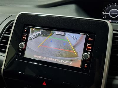 2017 Nissan Serena - Thumbnail