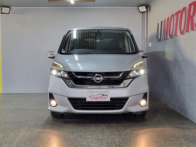 2017 Nissan Serena - Thumbnail