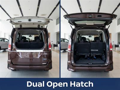 2017 Nissan Serena - Thumbnail