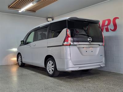 2017 Nissan Serena - Thumbnail