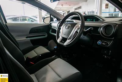 2013 Toyota Aqua - Thumbnail
