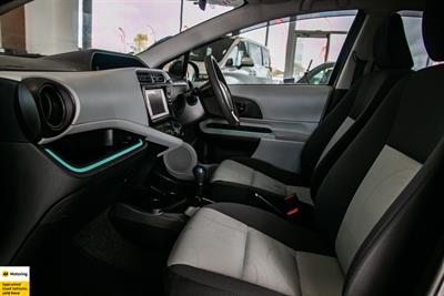 2013 Toyota Aqua - Thumbnail