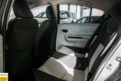 2013 Toyota Aqua - Thumbnail