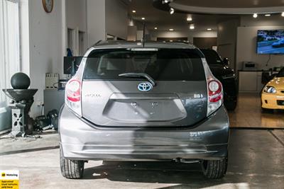 2013 Toyota Aqua - Thumbnail