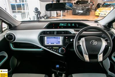 2013 Toyota Aqua - Thumbnail