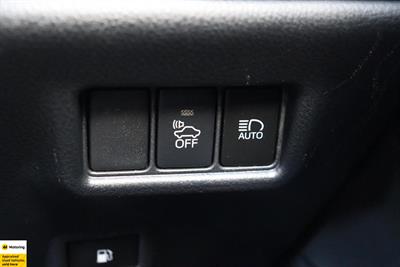 2017 Toyota C-HR - Thumbnail