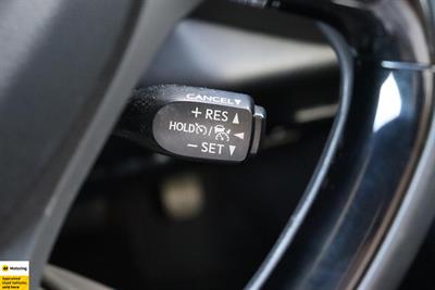 2017 Toyota C-HR - Thumbnail