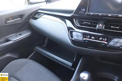 2017 Toyota C-HR - Thumbnail