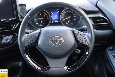 2017 Toyota C-HR - Thumbnail