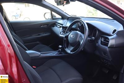 2017 Toyota C-HR - Thumbnail