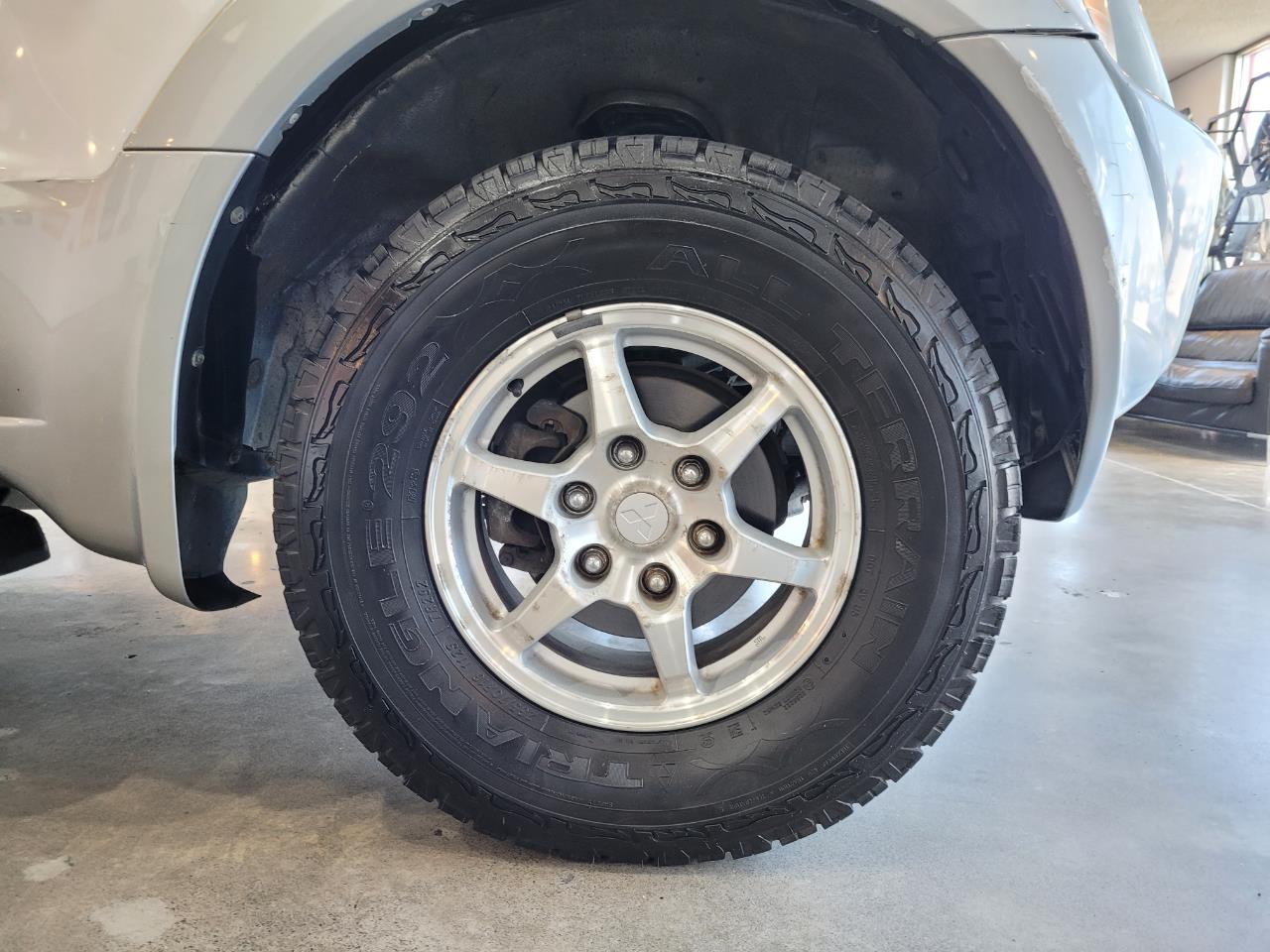 2000 Mitsubishi Pajero