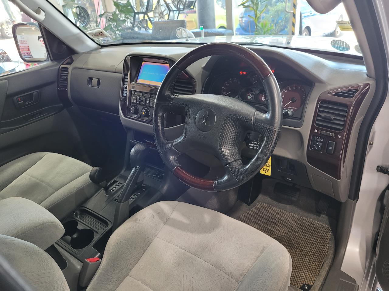 2000 Mitsubishi Pajero