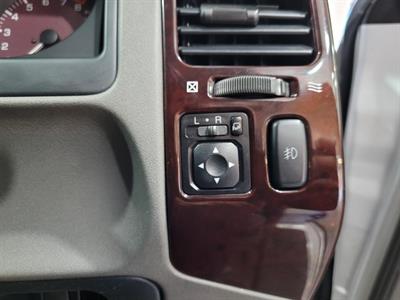 2000 Mitsubishi Pajero - Thumbnail