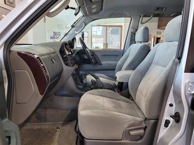 2000 Mitsubishi Pajero - Thumbnail