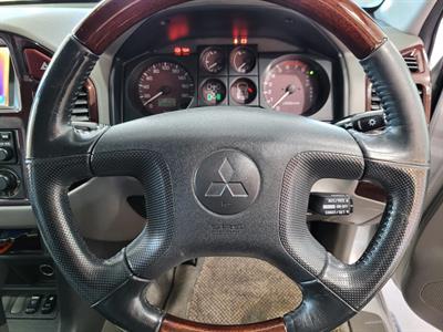 2000 Mitsubishi Pajero - Thumbnail