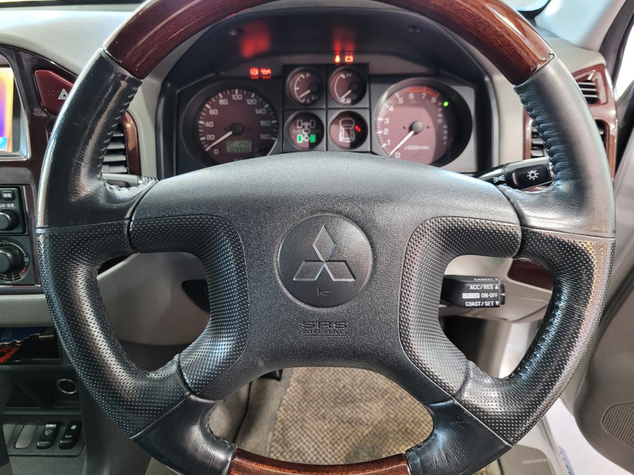 2000 Mitsubishi Pajero