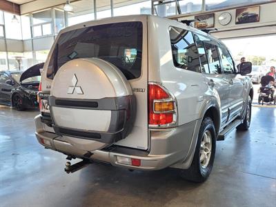 2000 Mitsubishi Pajero - Thumbnail
