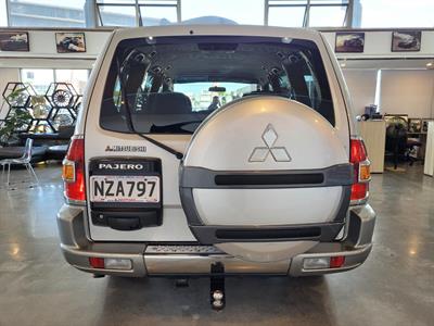 2000 Mitsubishi Pajero - Thumbnail