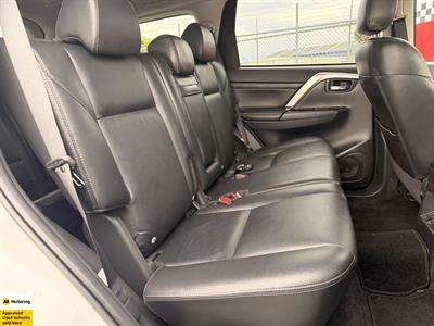 2024 Mitsubishi Pajero Sport - Thumbnail