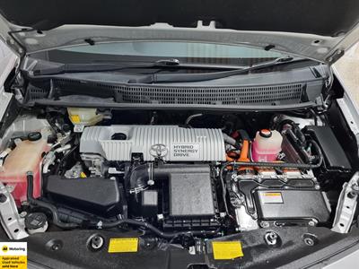 2014 Toyota Prius - Thumbnail