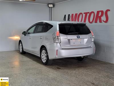 2014 Toyota Prius - Thumbnail