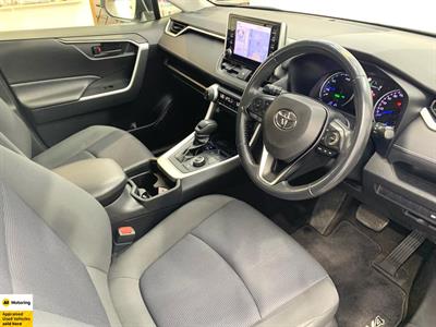 2021 Toyota RAV4 - Thumbnail