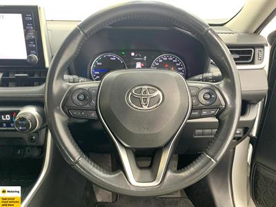 2021 Toyota RAV4 - Thumbnail
