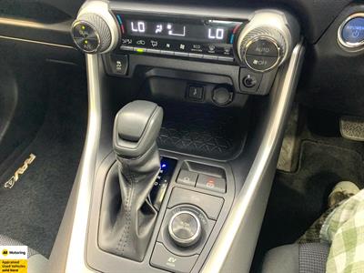 2021 Toyota RAV4 - Thumbnail