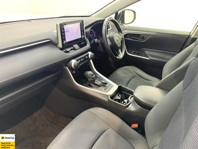 2021 Toyota RAV4 - Thumbnail