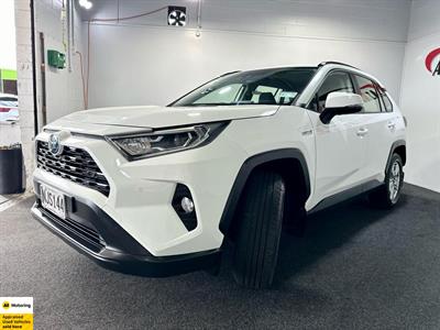 2021 Toyota RAV4 - Thumbnail