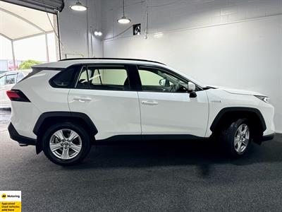 2021 Toyota RAV4 - Thumbnail