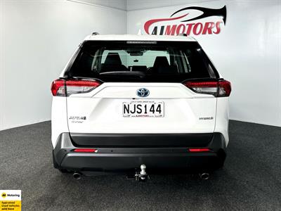 2021 Toyota RAV4 - Thumbnail