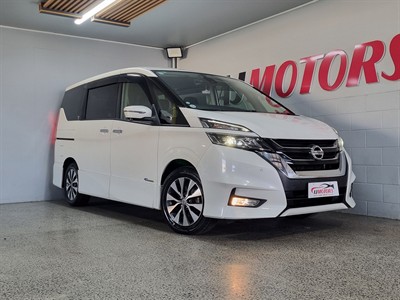 2017 Nissan Serena - Thumbnail