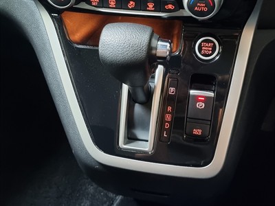 2017 Nissan Serena - Thumbnail