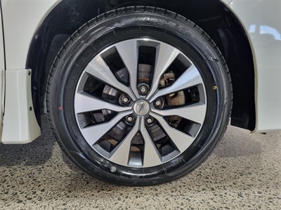 2017 Nissan Serena - Thumbnail