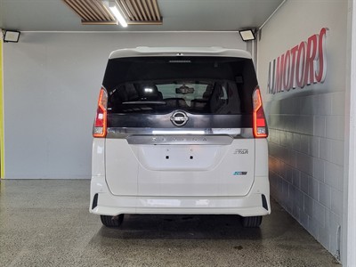 2017 Nissan Serena - Thumbnail