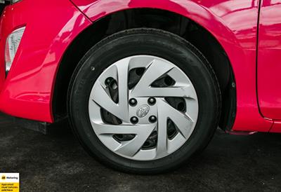 2017 Toyota Aqua - Thumbnail