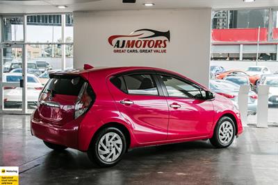 2017 Toyota Aqua - Thumbnail