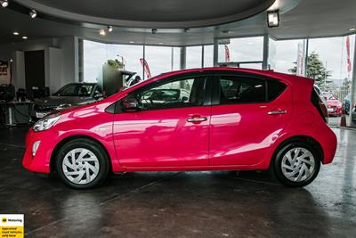 2017 Toyota Aqua - Thumbnail