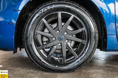 2012 Toyota Prius - Thumbnail