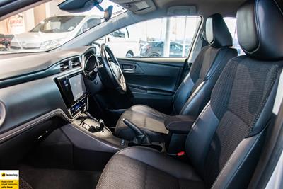 2016 Toyota Auris - Thumbnail