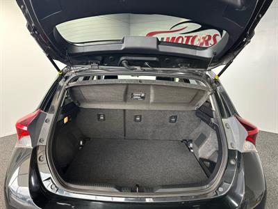 2016 Toyota Auris - Thumbnail