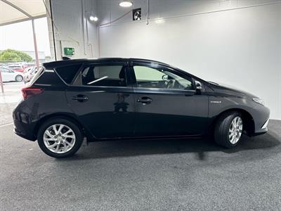 2016 Toyota Auris - Thumbnail