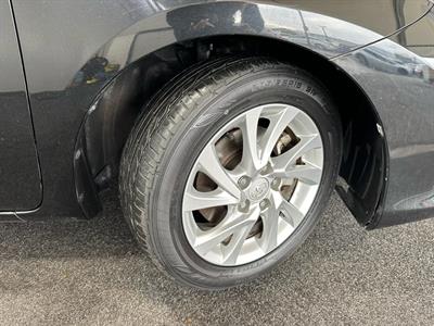 2016 Toyota Auris - Thumbnail